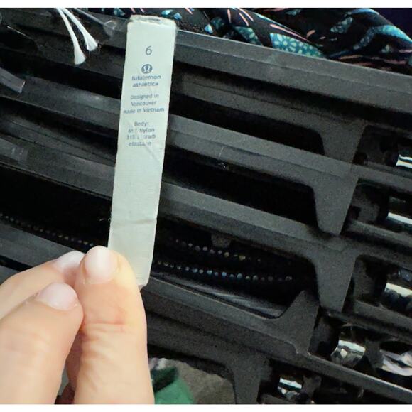 lululemon black leggings size 6 - Picture 9 of 9